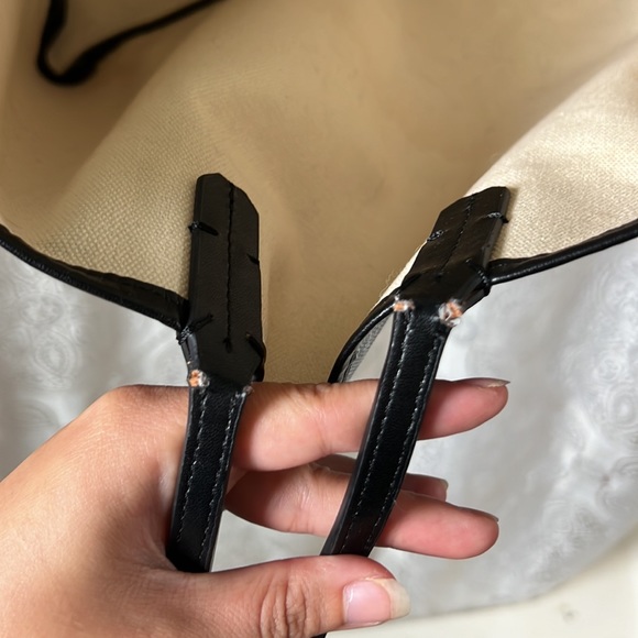 Black Large tote - Picture 2 of 4